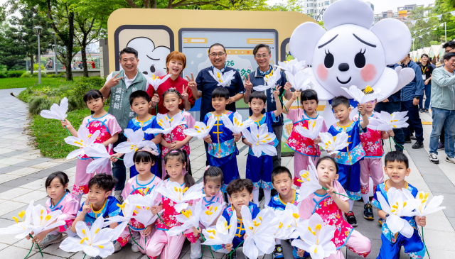 (Image)2026新北客家桐花祭在土城盛大揭幕！ 侯友宜與「發桐醬」同台帶路  五月雪浪漫席捲七大區